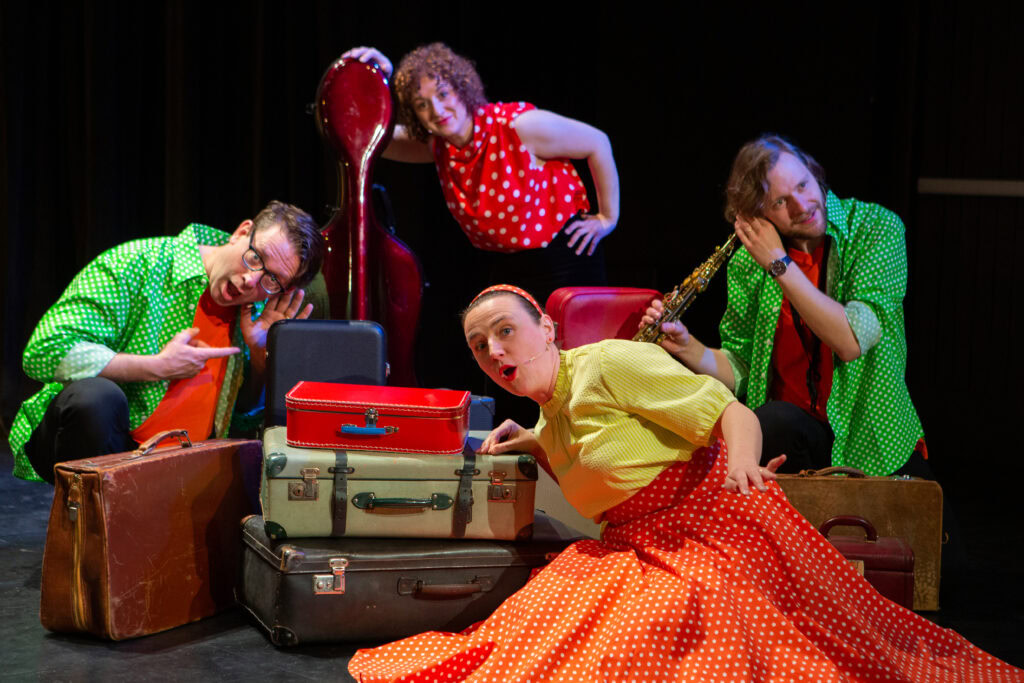 8T3B1817_Sieben Tönchen 1_by Frauke Wichmann