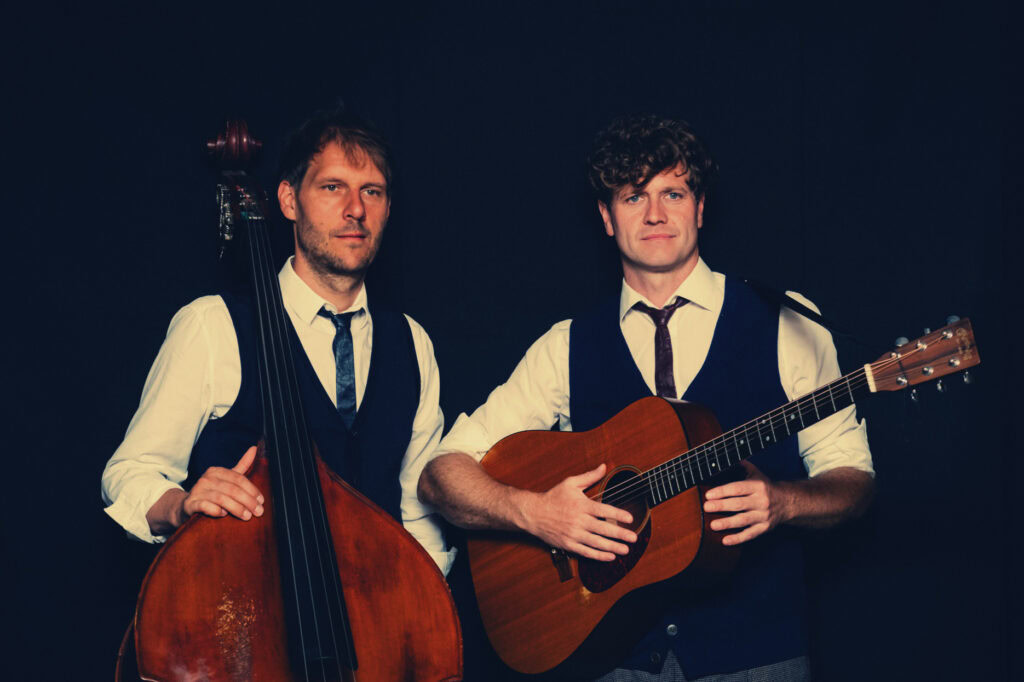 Tom&Flo - Pressefoto 1 (2025) c Dominik Kneißl